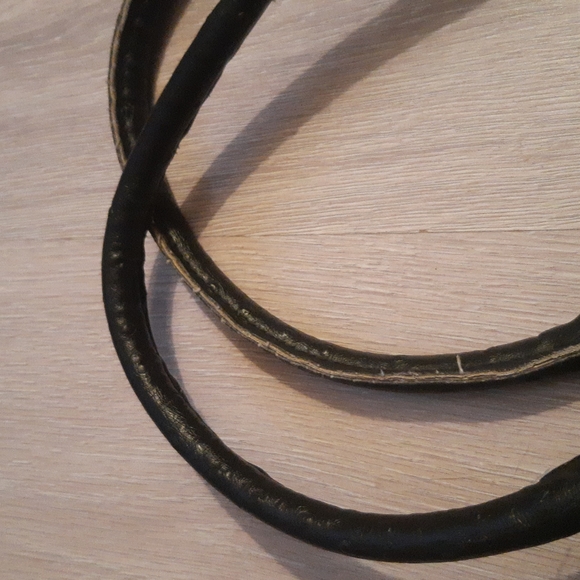 GUESS purse - Picture 2 of 2